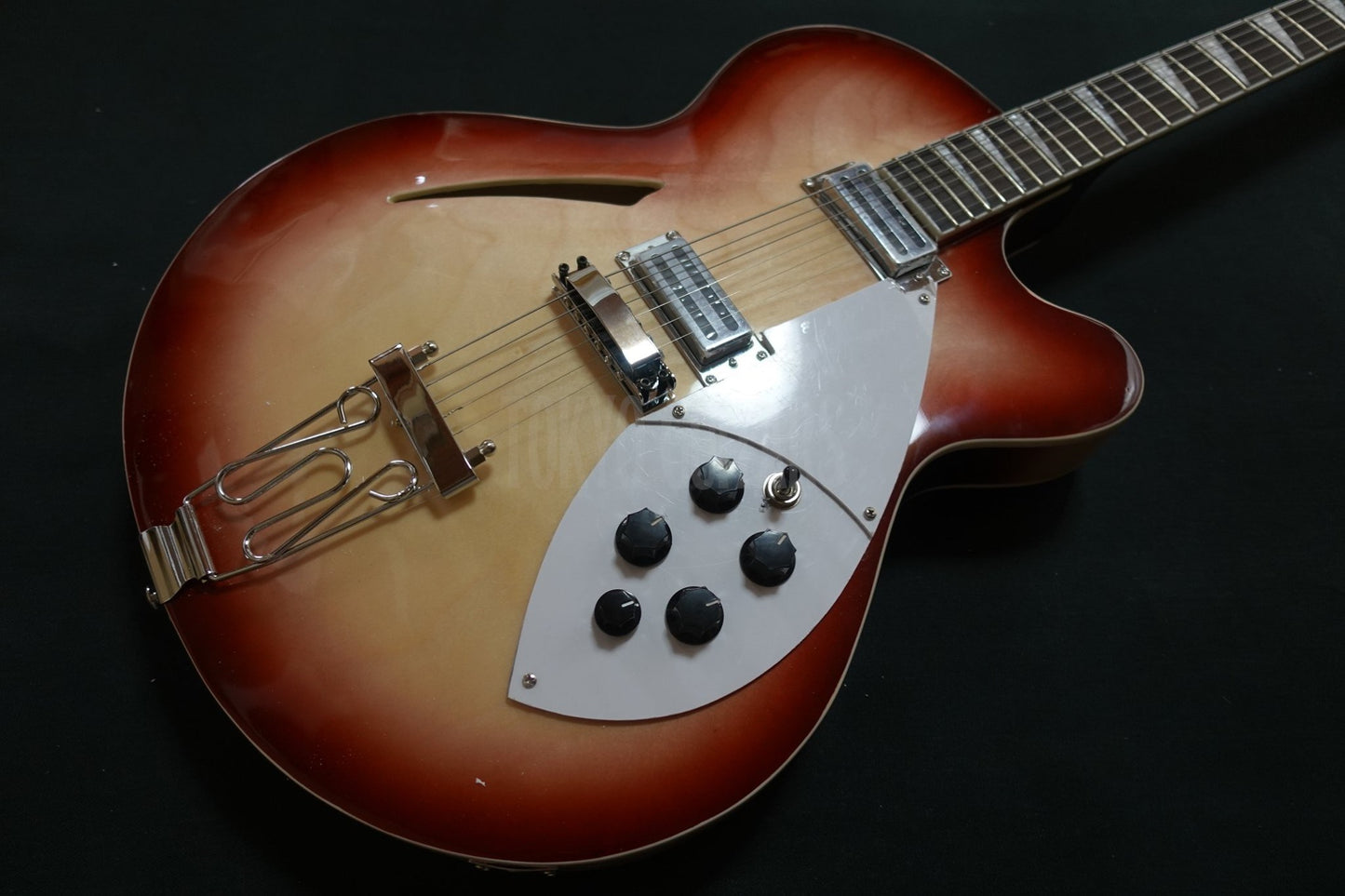 RB-600 (Cherry Burst)