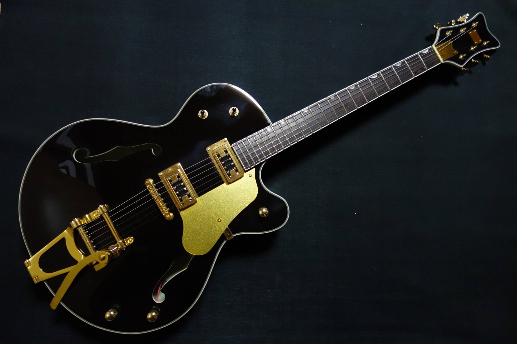 小売価格グレッチモデル GR-1800 (WHT) エレキギター